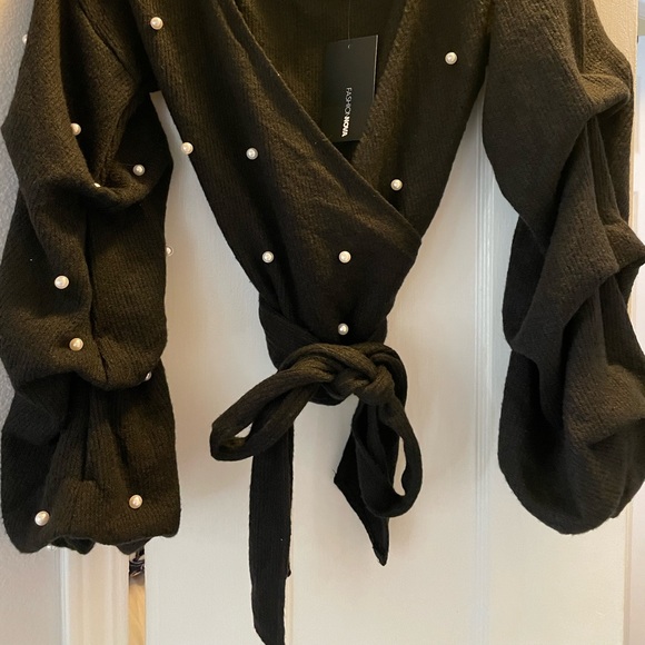 New Sz L Black Wrap sweater with Faux pearls ruched sleeves - Picture 5 of 6